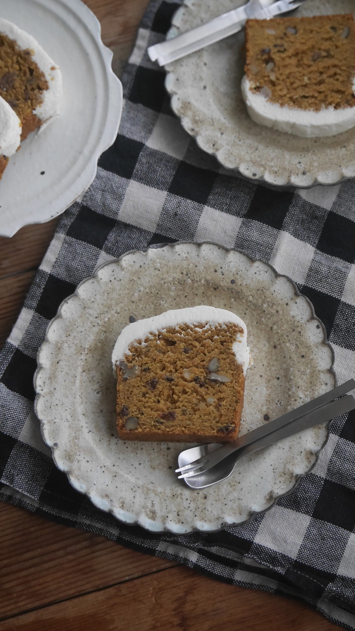 混ぜて焼くだけ人参のキャロットケーキ