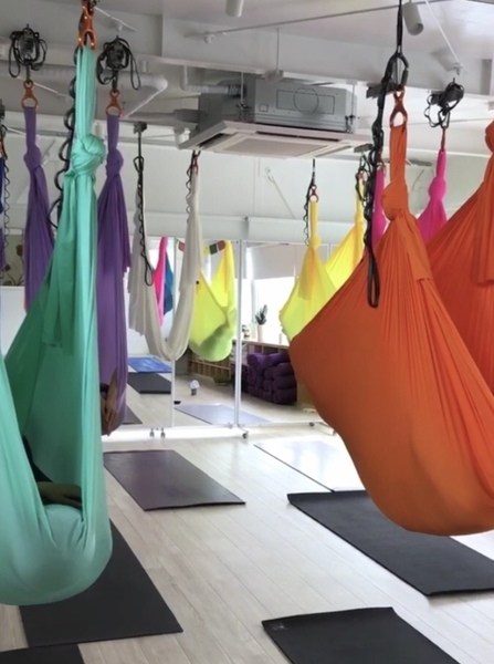 空中ヨガ(金曜日夜)