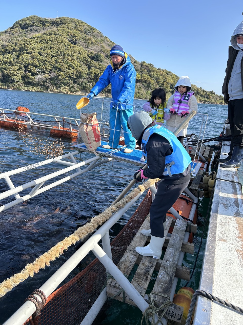 ★手ぶらでOK★漁師船で行く海上生簀体験＆新鮮魚のお土産付きプラン