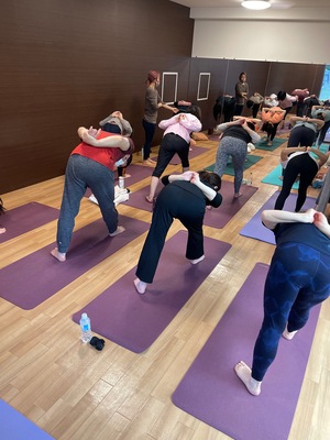 【オンラインレッスン】軸を感じるフロー&緩めるヨガ　 🔥🔥🔥 　　kanako