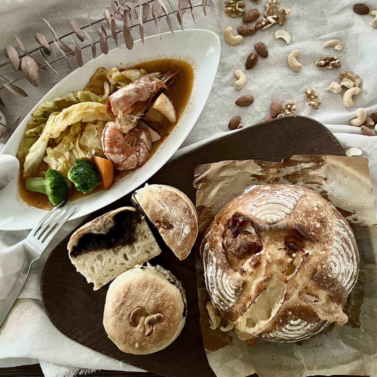 自家製酵母ストレート法!まるまるカマンベール&生ハムカンパーニュ&ほろ苦珈琲あんこマフィン、塩麹の濃厚海鮮ポトフ