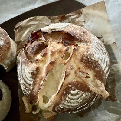 自家製酵母ストレート法！まるまるカマンベール&生ハムカンパーニュ＆ほろ苦珈琲あんこマフィン、塩麹の濃厚海鮮ポトフ