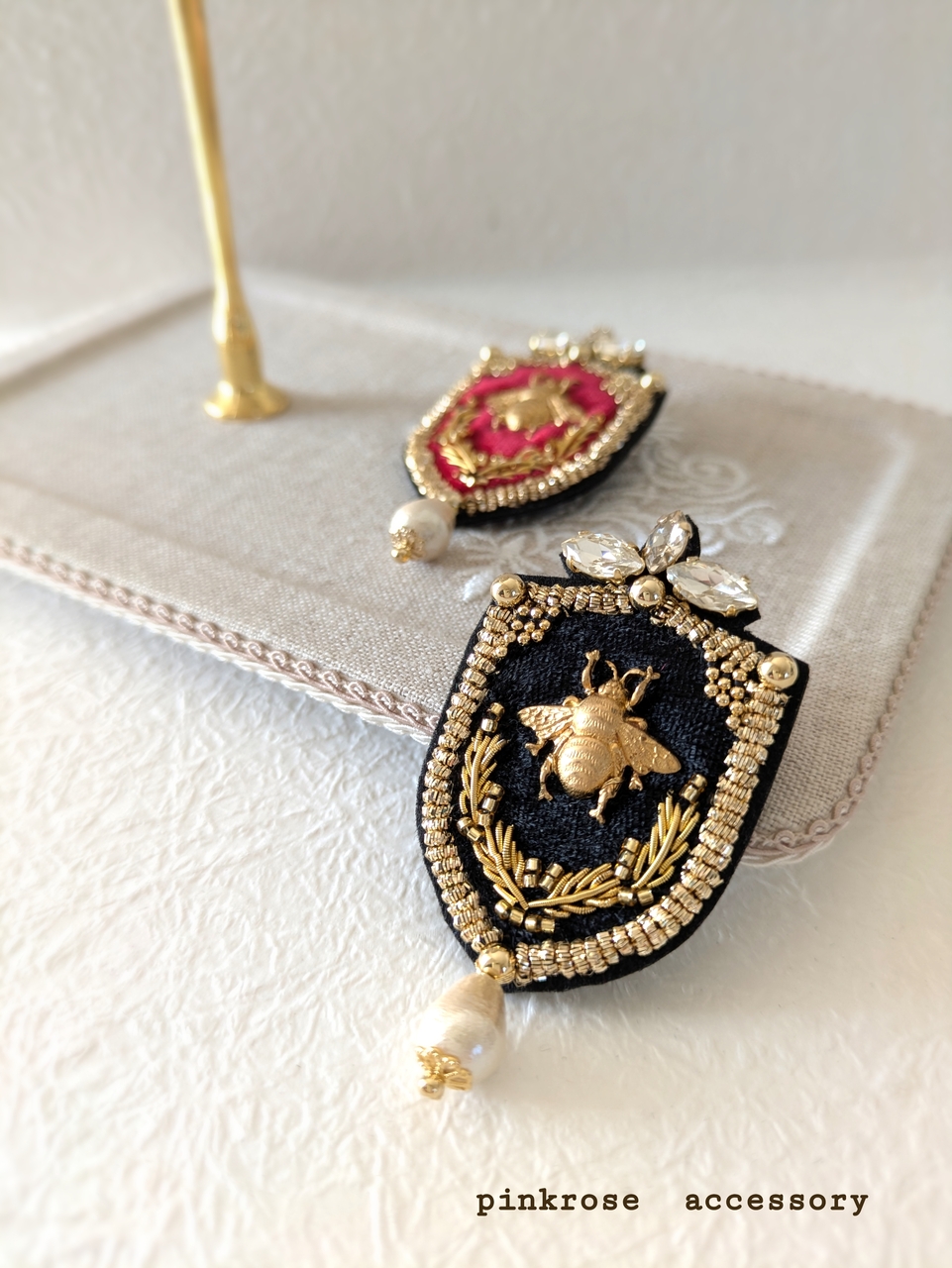 《錢屋塾》ビーズ刺しゅう講座~エンブレムブローチBlack/Red~