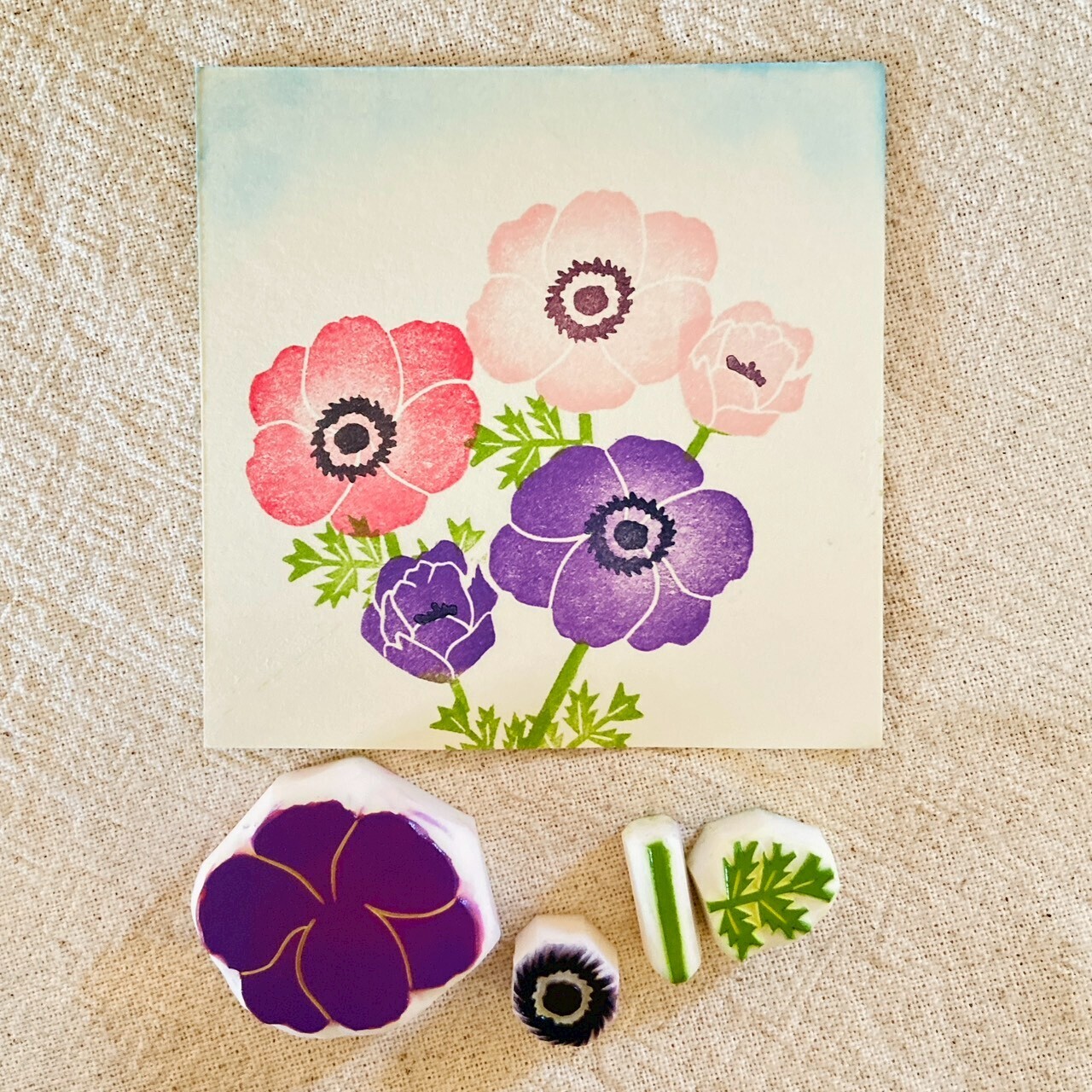 【Keitto Oppi】消しゴムはんこ経験者コース♪彫る&捺す~春のお花アネモネのデザイン~