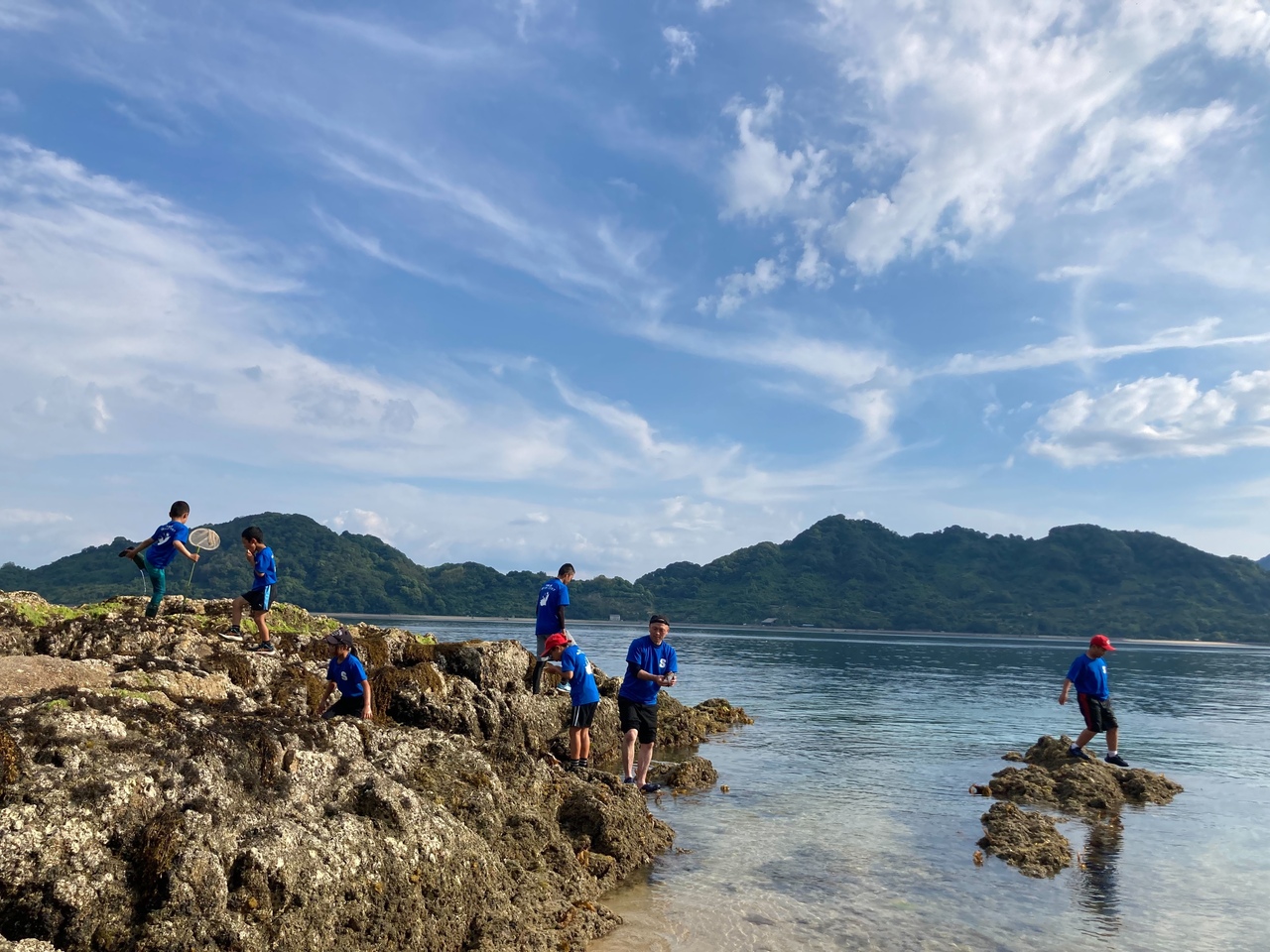 島あそび体験②(磯遊び体験)_瀬戸内プログラム_ポケマルおやこ地方留学2025夏