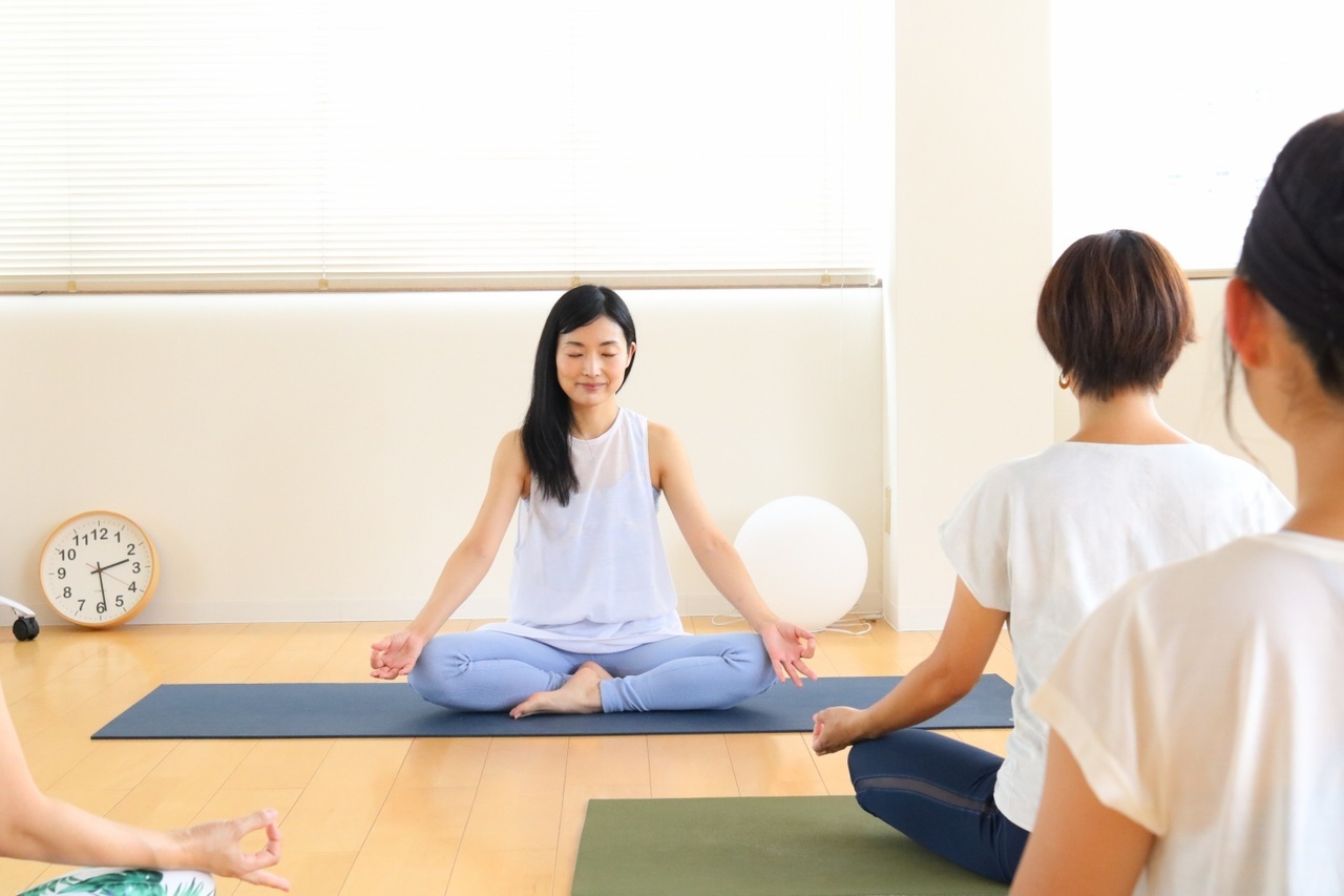 【週の疲れをリセット】笑い呼吸法で心身リフレッシュ！すこやかな金曜の朝のととのい時間