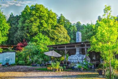 ①屋外屋根付きBBQ場(暖炉+ﾋﾟｻﾞ窯付き)