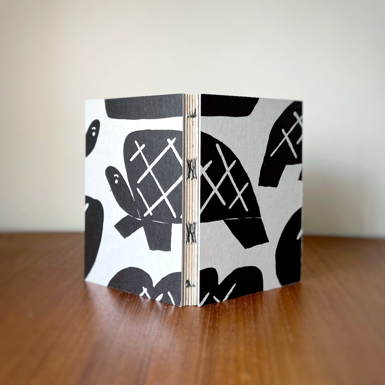 9/23(火・祝) 永岡綾『製本家とつくる紙文具』糸かがりのノート at TEGAMISHA BOOKSTORE