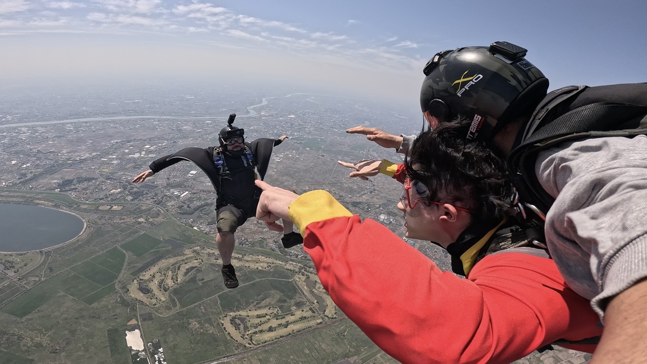 体験スカイダイビング(Tandem Skydiving)