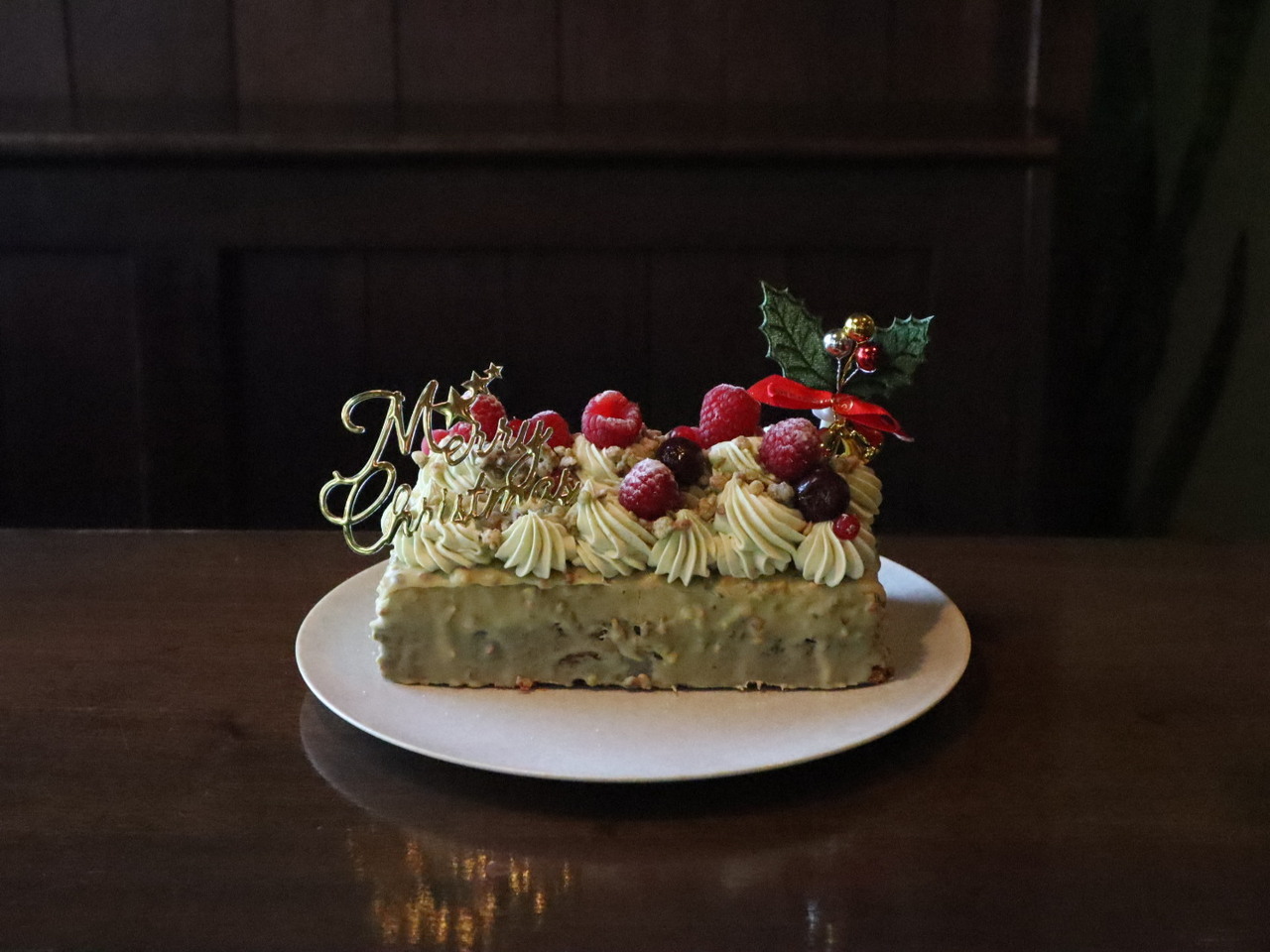 2025クリスマスケーキ《ブッシュ・ド・タルト・ピスターシュ》