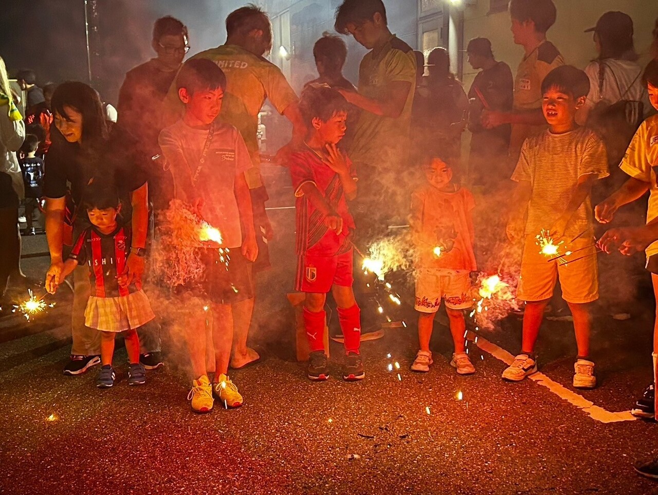 ジェフユナイテッド市原・千葉の選手と一緒に「ユナパで花火」