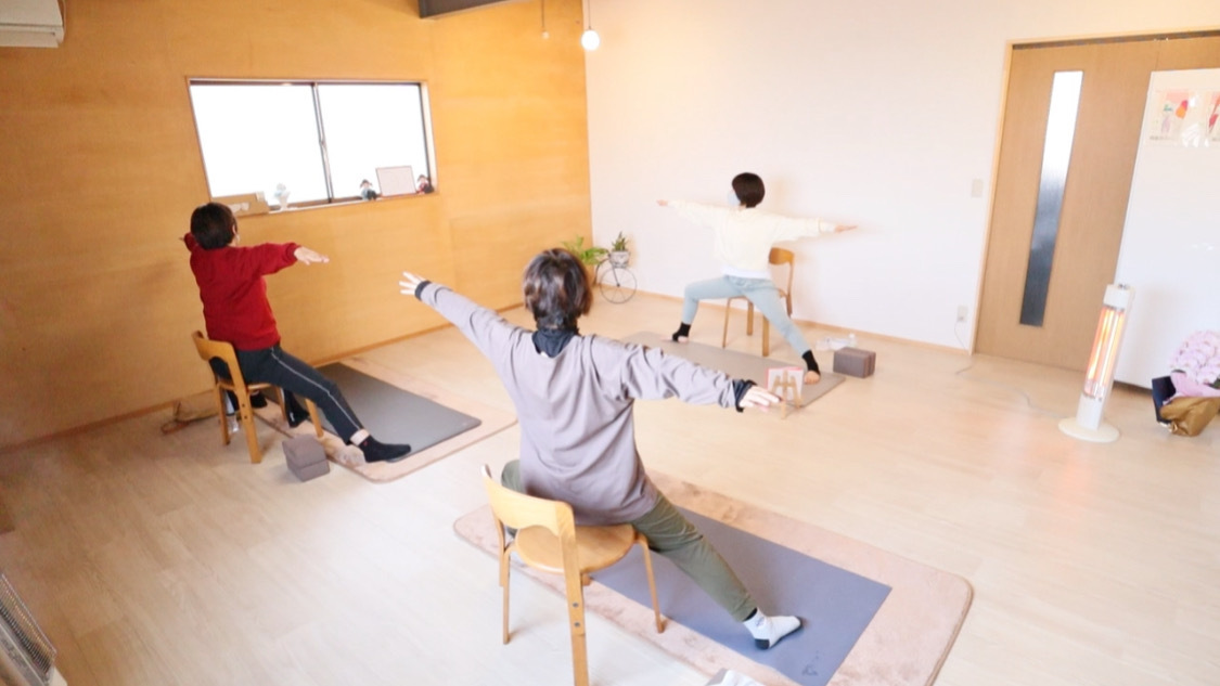 スタジオ『チェア(椅子)ヨガ』