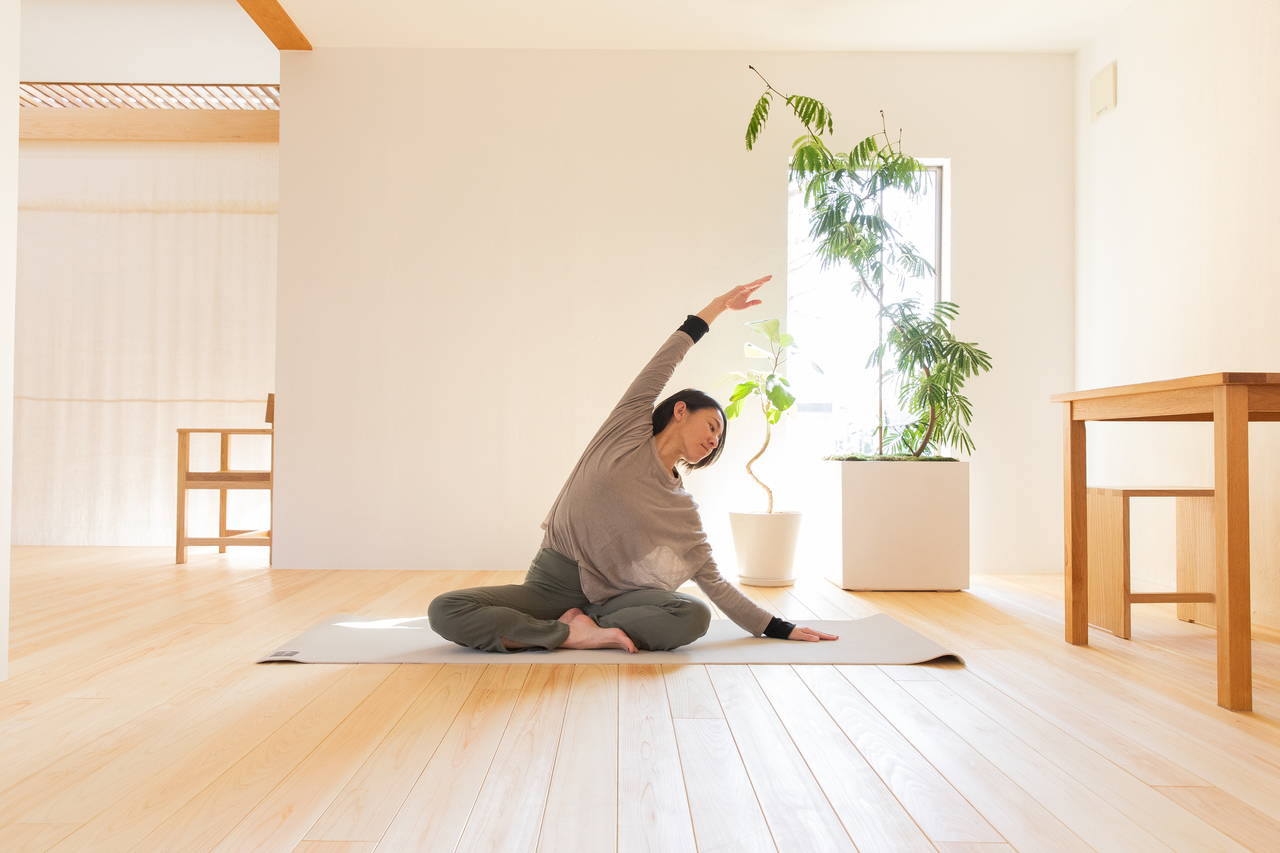 メンズヨガ　/ とも　（運動量　★★）