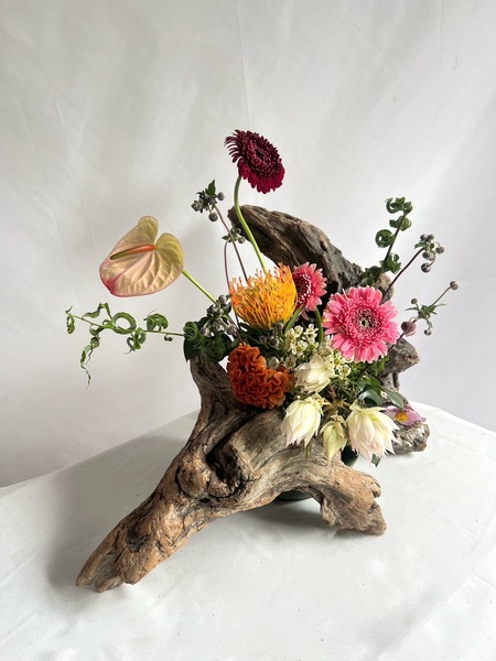 流木のフラワーアレジメントオブジェ（造花） p800x600_13999001.jpg