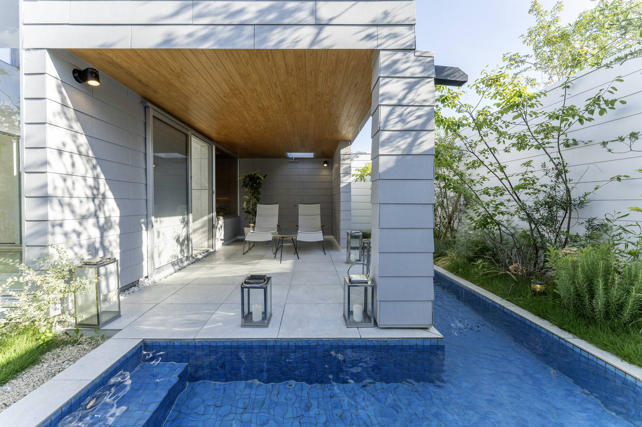 10.スカンディナビアモダン　生成(kinari)　天然温泉＆サウナ付　2名　90分　12,800円