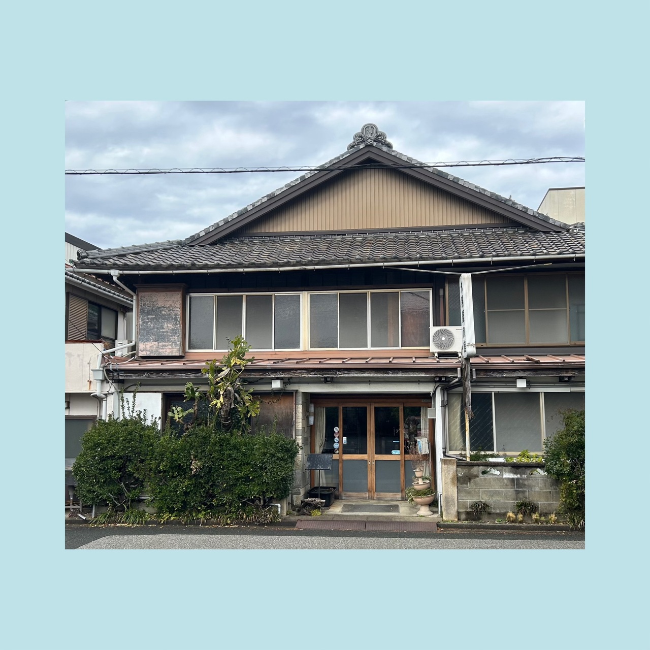 オール和室の中庭のある旅館