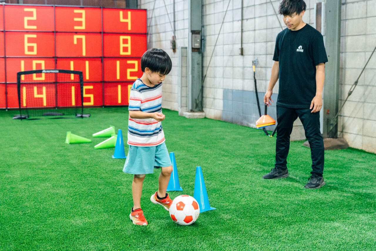 グループサッカーレッスン　中学1〜3年生コース（日本語で指導）