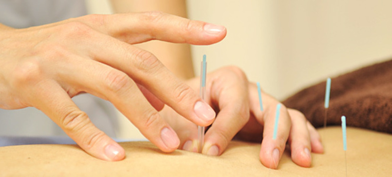 1　かりゆし専門治療（痛みの少ない鍼灸治療＋整体治療）　　2　全身もみほぐし（心地よいマッサージです痛みは取れません）