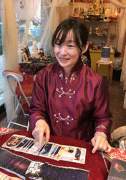 香乃先生　(対面/吉祥天女または魔法占館)