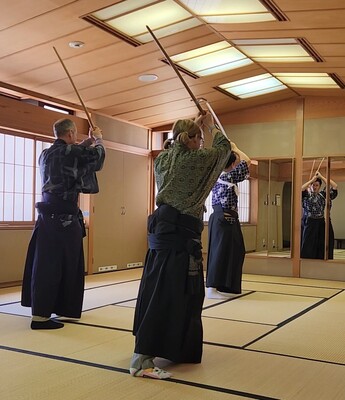 武士道精神に触れる ～ サムライ「殺陣（たて）」体験 !