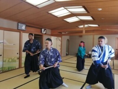 武士道精神に触れる ～ サムライ「殺陣（たて）」体験 !