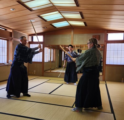 武士道精神に触れる ～ サムライ「殺陣（たて）」体験 !