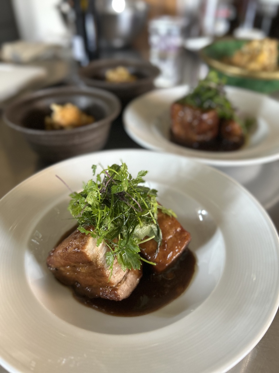 【25年9月開催】L'intimité nomadeのビストロ料理クラス「豚バラ肉のスパイスビネガー煮込み」