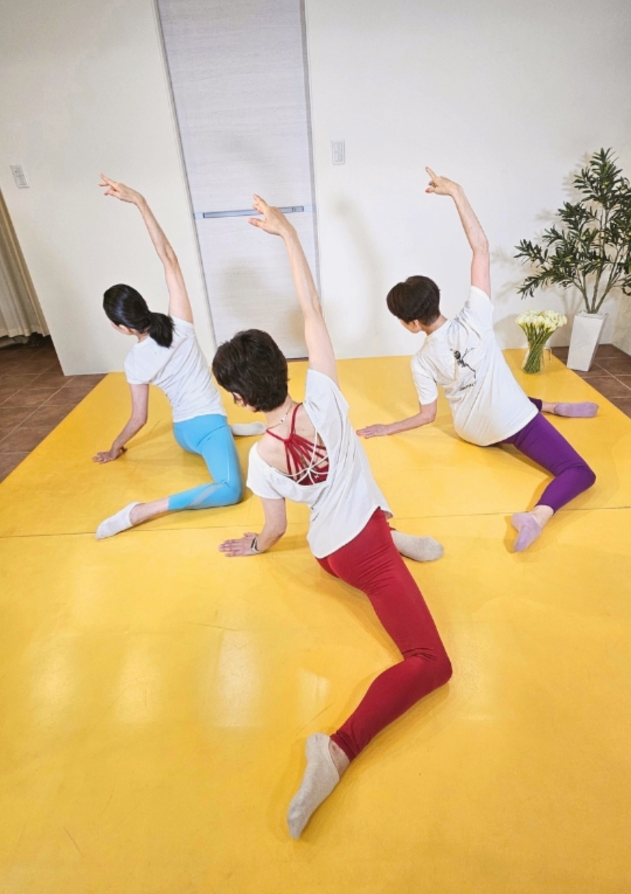 バー・アスティエ（床で踊るストレッチ）