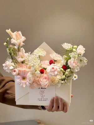 SPECIAL【２月限定　春先取りチューリップを使ったレター型アレンジ】レターのかたちをした可愛い置き型アレンジをつくる