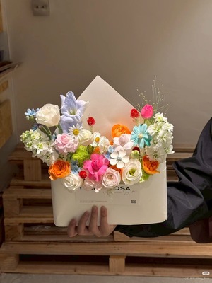 SPECIAL【２月限定　春先取りチューリップを使ったレター型アレンジ】レターのかたちをした可愛い置き型アレンジをつくる