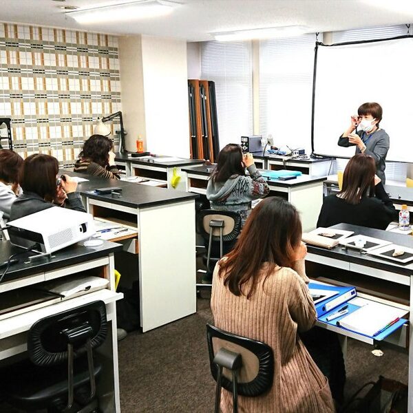 特別講座　宝石学初級　（吉本先生）　第3日曜日①