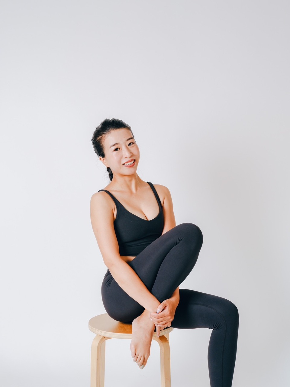 首、肩のコリを優しくほぐすヨガ