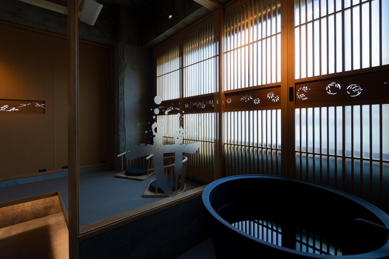 Large Room　（Large RoomはA室とB室の２部屋ご用意しております。）