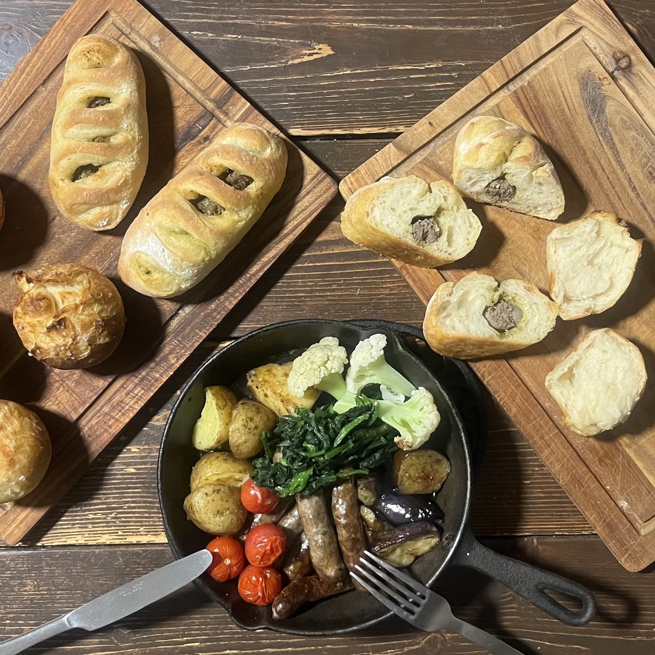 パラダイス×バジル酵母ストレート法で2種のパン!塩バター丸フランス&サルシッチャジェノベーゼ