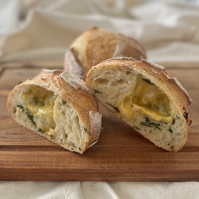 パラダイス×バジル酵母ストレート法で2種のパン！塩バター丸フランス＆サルシッチャジェノベーゼ