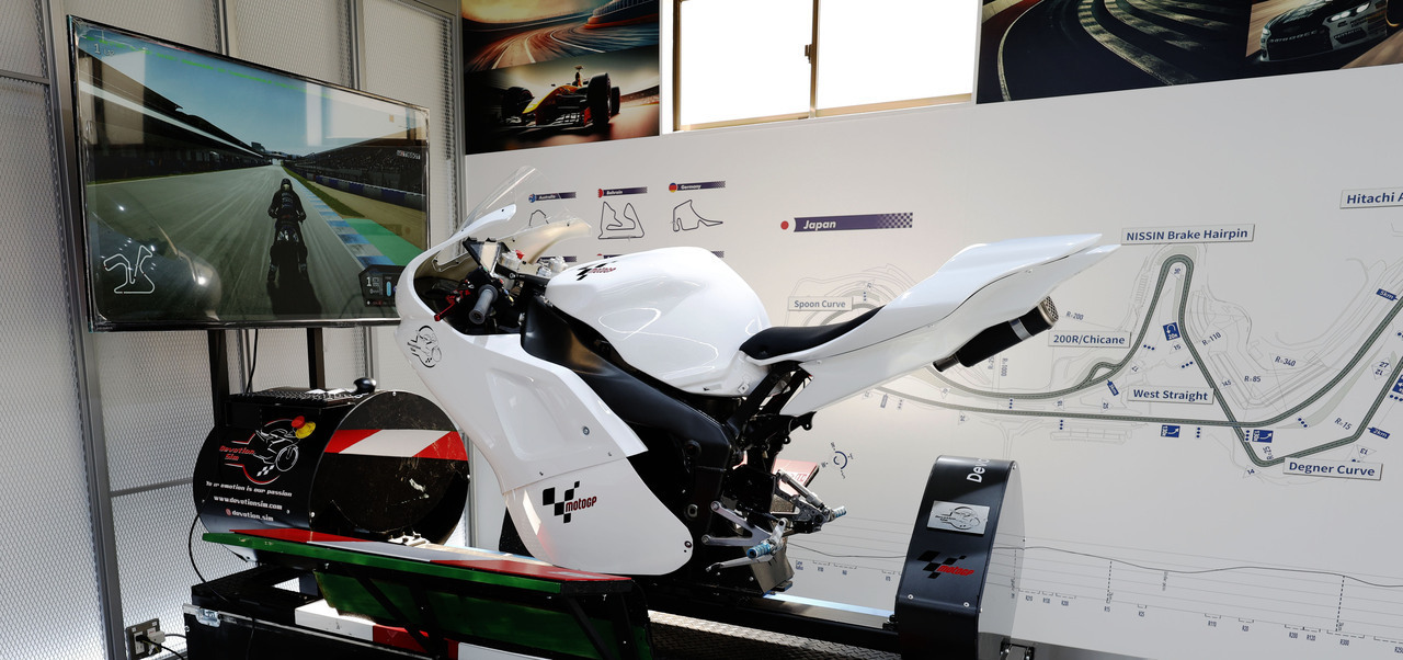 ライディングシミュレーター（ライディングモード / オートモード）