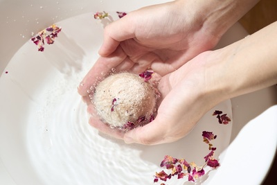 ＼3/20～毎日11:00／ハーブ香るバスボムづくり