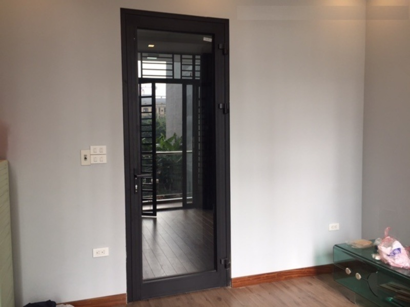 Cửa Xingfa 1 cánh phù hợp lắp đặt tại nhà vệ sinh hay không?