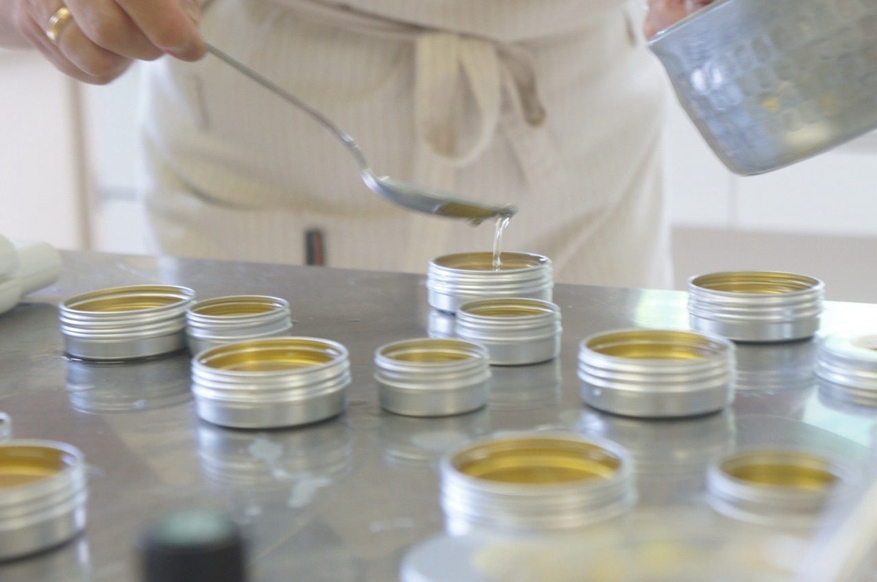 葛の雫　蒸留実験室　〜アロマバームづくり〜