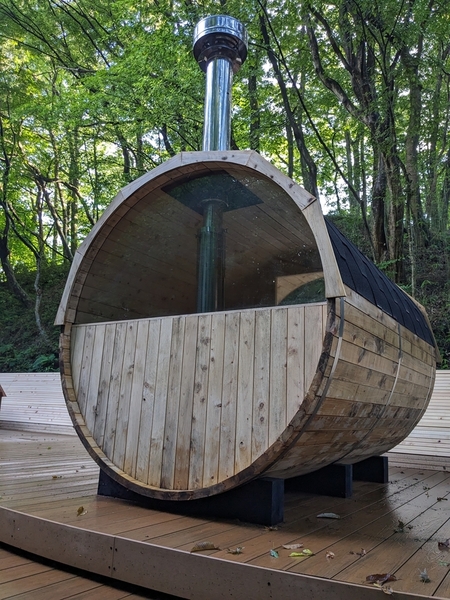 Type:B　定員4名：1組　薪サウナ　室温70-110℃（要火力調整・ロウリュウ対応）