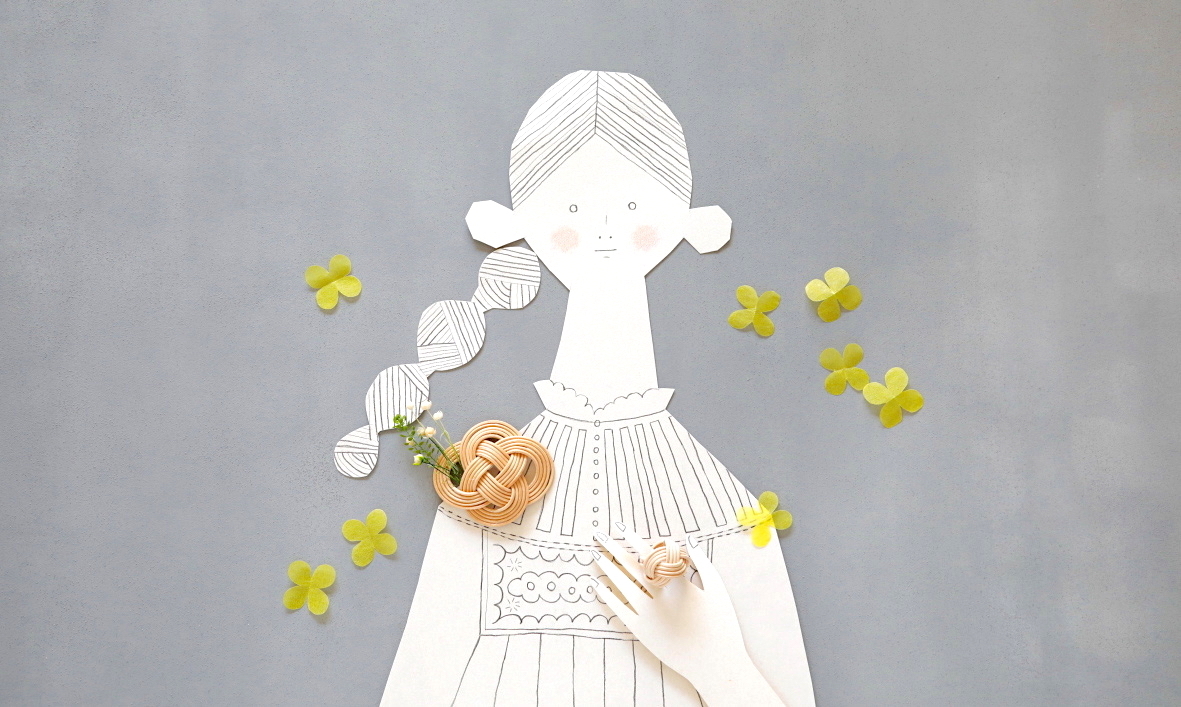 藤(ラタン)の菜の花結びブローチ  大 堀川波「籐編みアクセサリー部」菜の花結びのブローチとリング