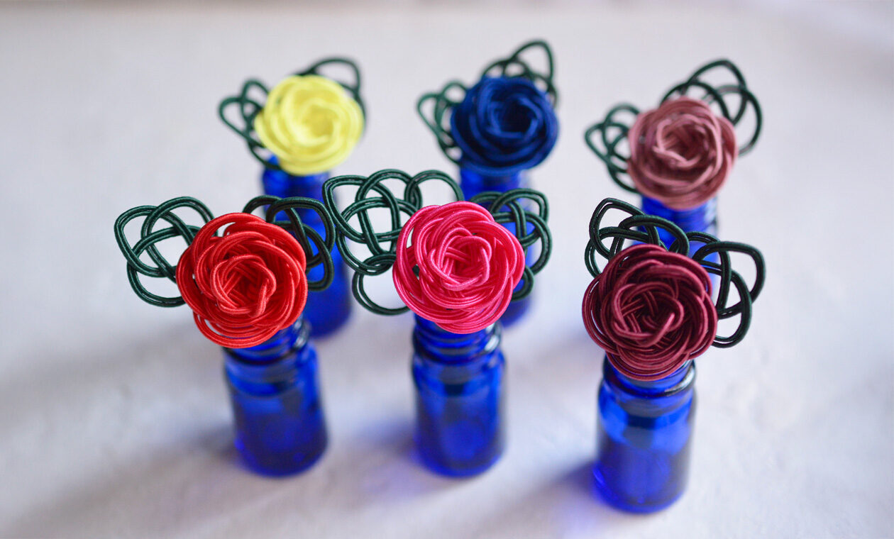 水引アクセサリー(梅結びで作る、水引のバラ)