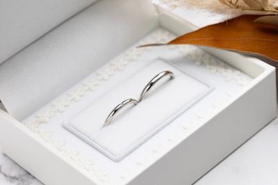 職人にその場で作ってもらう結婚指輪