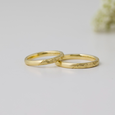 職人にその場で作ってもらう結婚指輪
