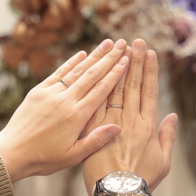 職人にその場で作ってもらう結婚指輪