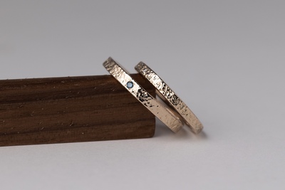 職人にその場で作ってもらう結婚指輪