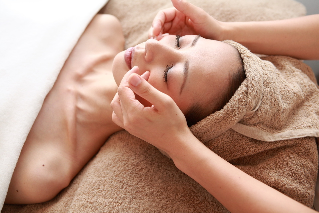 小顔矯正タッチテラピー