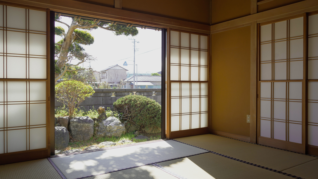 中庭の見える和室（8畳間）