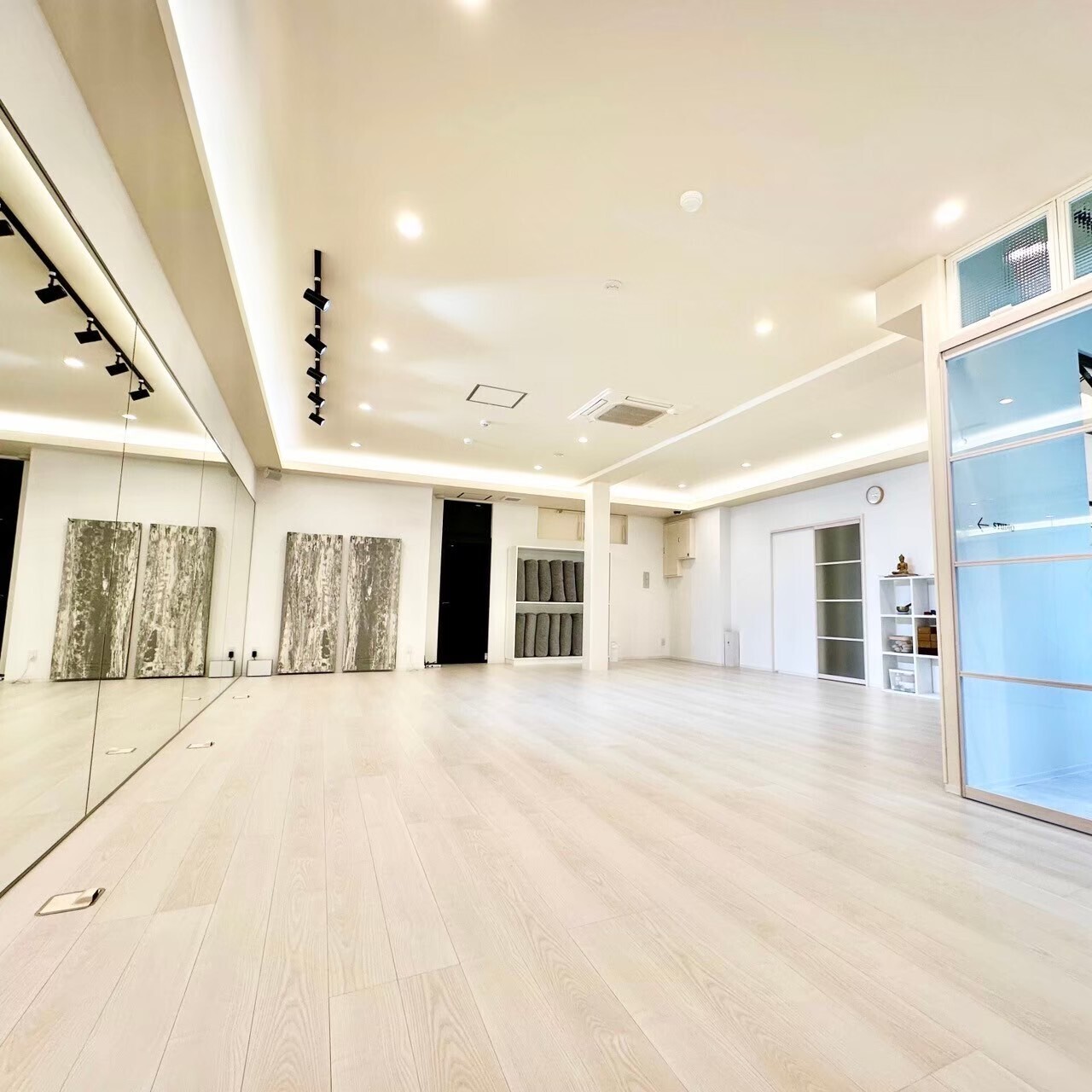 スタジオ単発レンタル予約 (1時間¥5500)