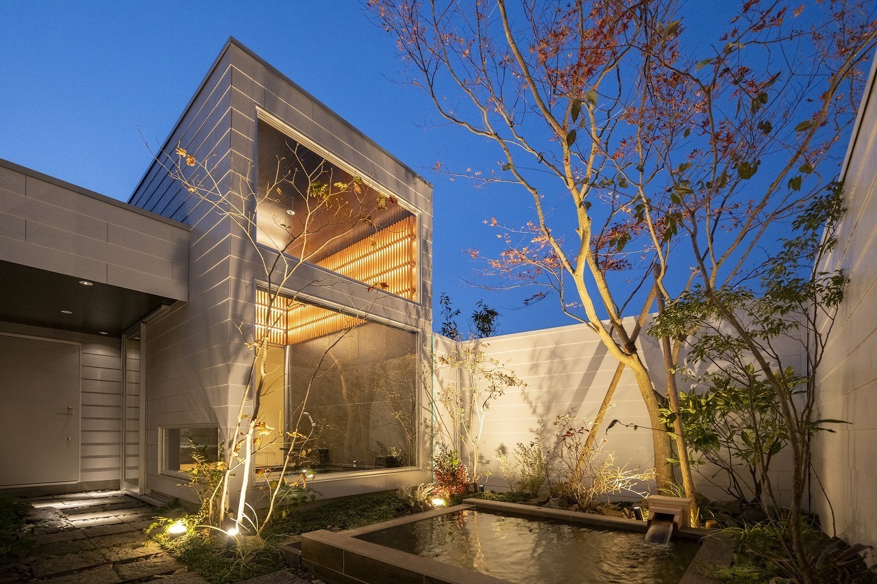 4.ジャポニカモダン　亜麻(ama)　天然温泉＆露天風呂付　3名　60分　3,800円